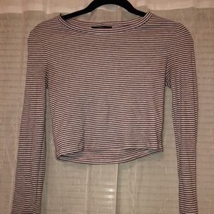 Long sleeve red and cream crop top